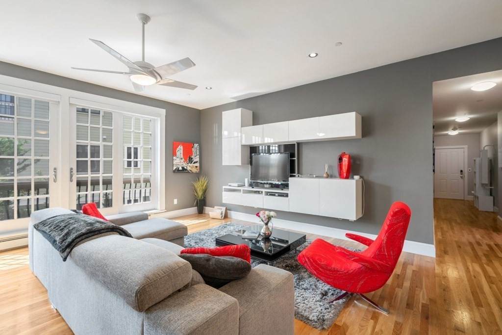 80 Webster Ave - Photo 1