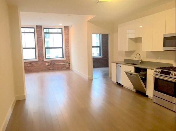 121 Portland St - Photo 1