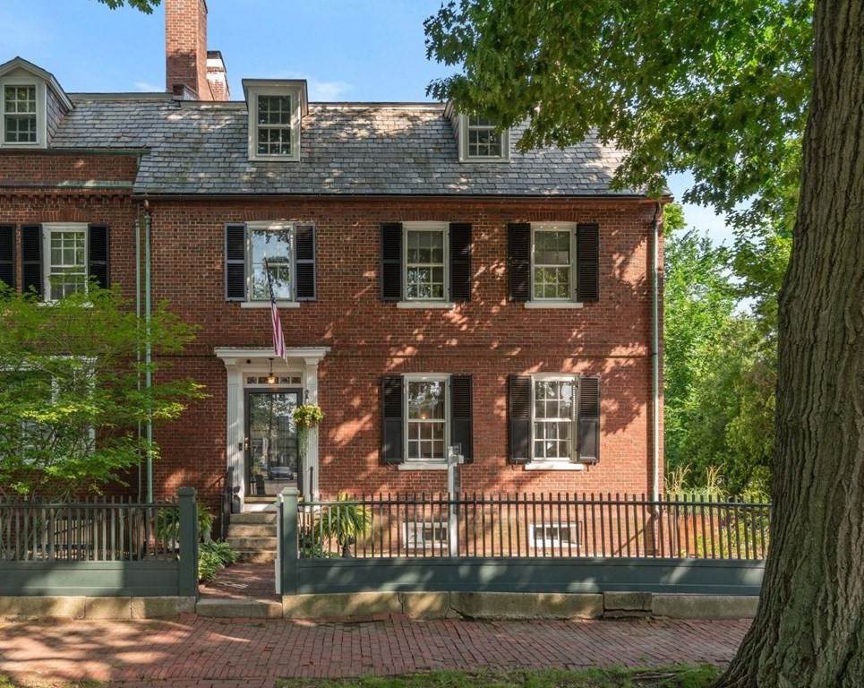 35 Warren St - Photo 1