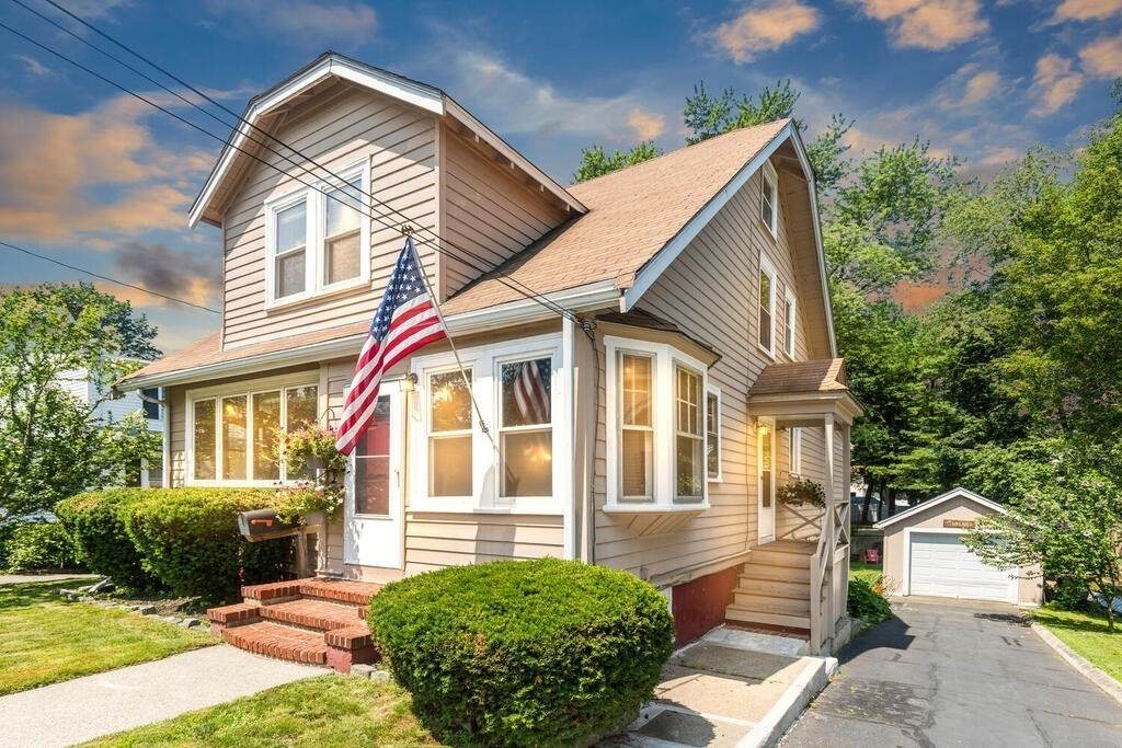 33 Pilgrim Rd - Photo 1