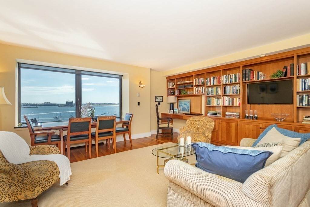 85 East India Row - Photo 1