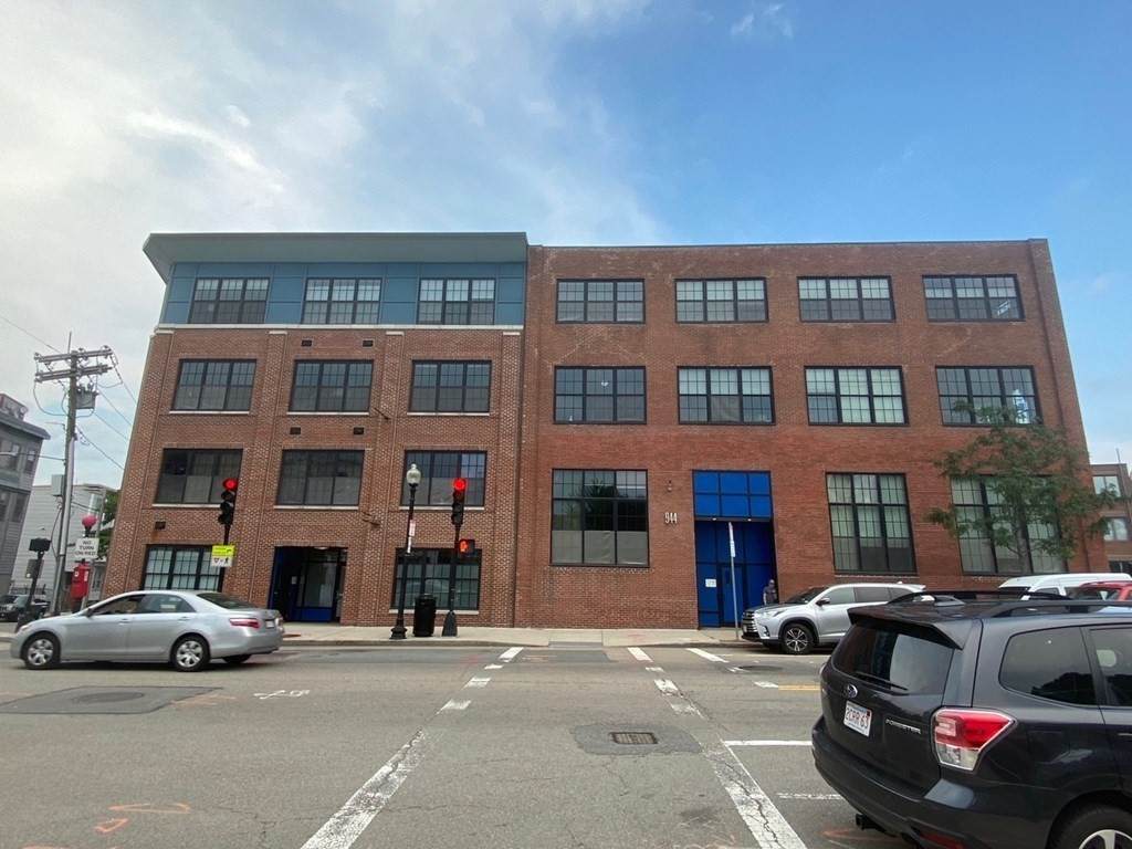 944 Dorchester - Photo 1