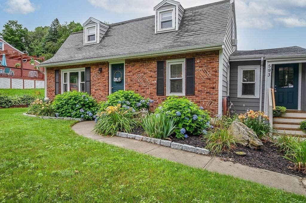 593 Henshaw St - Photo 1