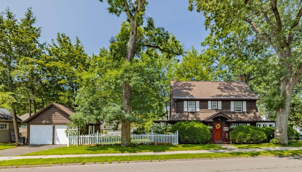104 Laurel St - Photo 1