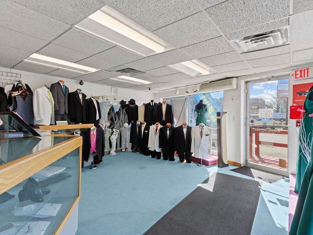 205 Lexington St - Photo 1