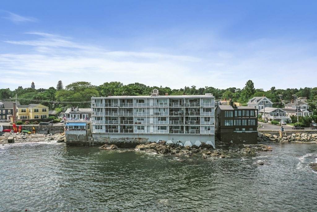 147 Front - Photo 1