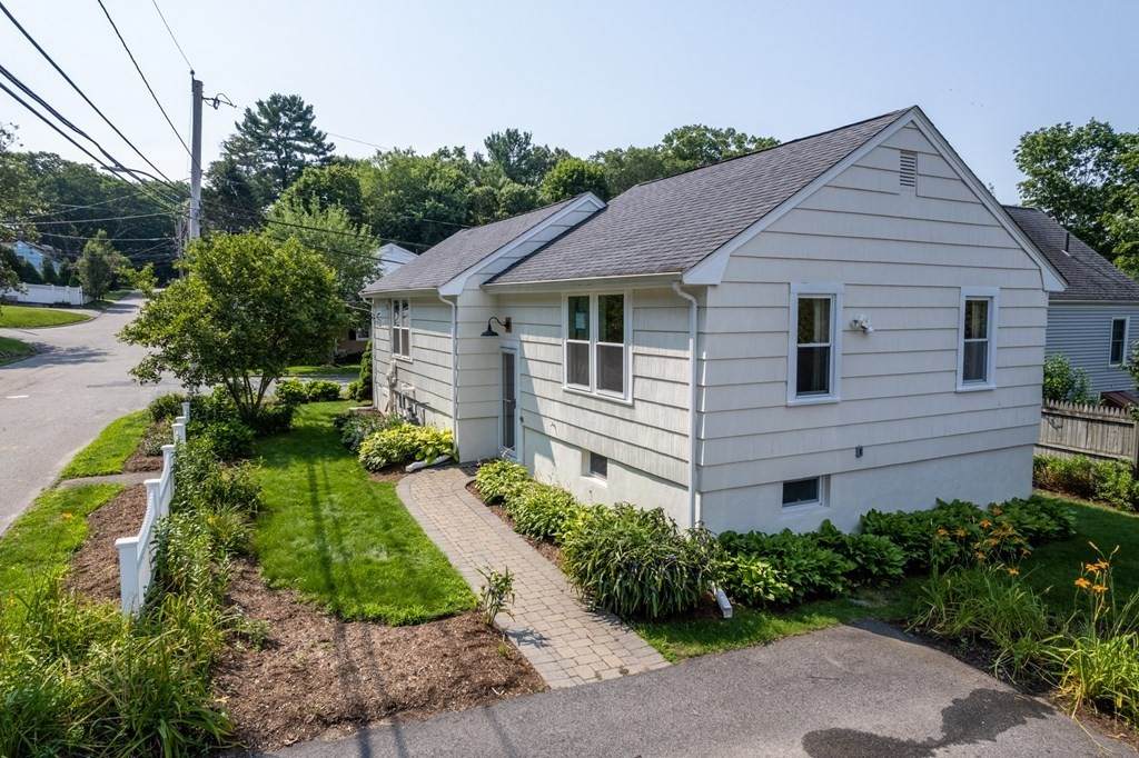76 Chester Ave - Photo 1