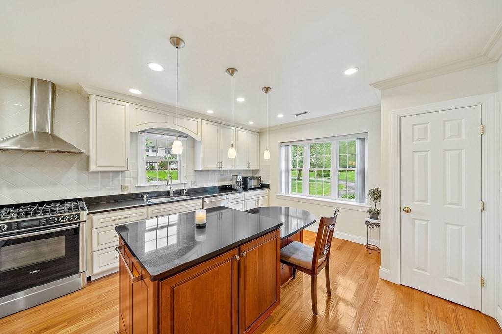 605 Middle St - Photo 1