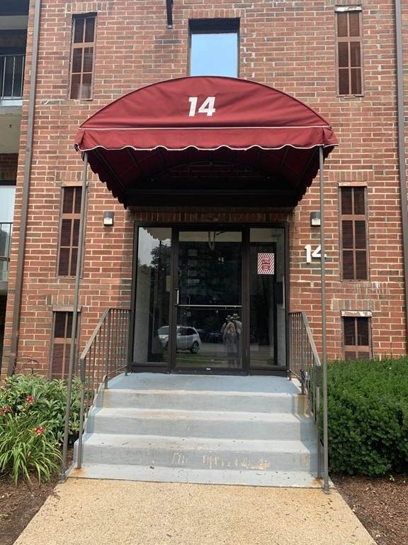 221 Oak St - Photo 1