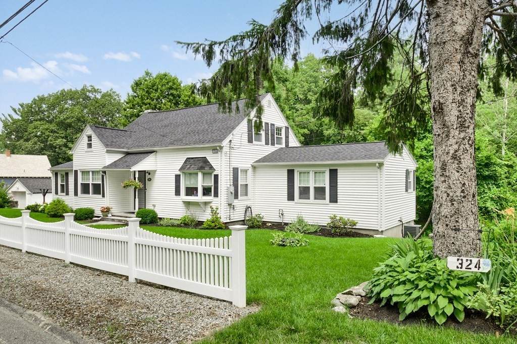 324 Highland St - Photo 1