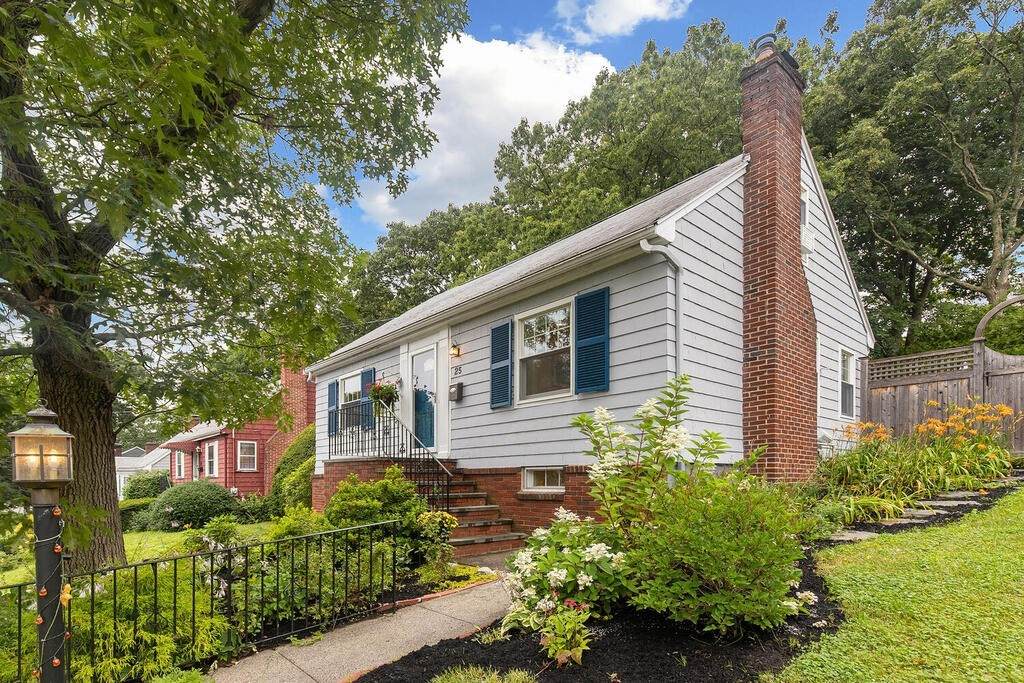 25 Whitman Avenue - Photo 1