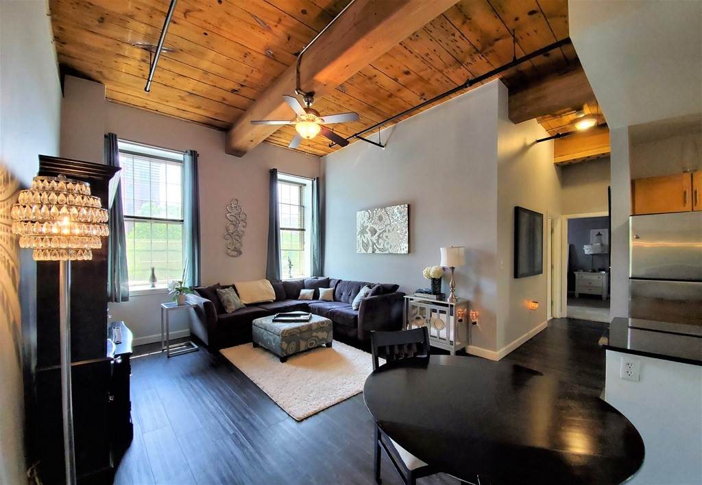 52 Lawrence Dr - Photo 1