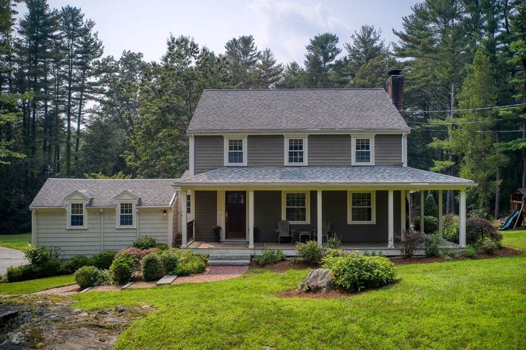 555 East St - Photo 1