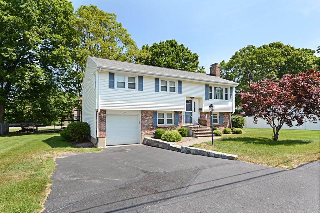 137 Grace Circle - Photo 1
