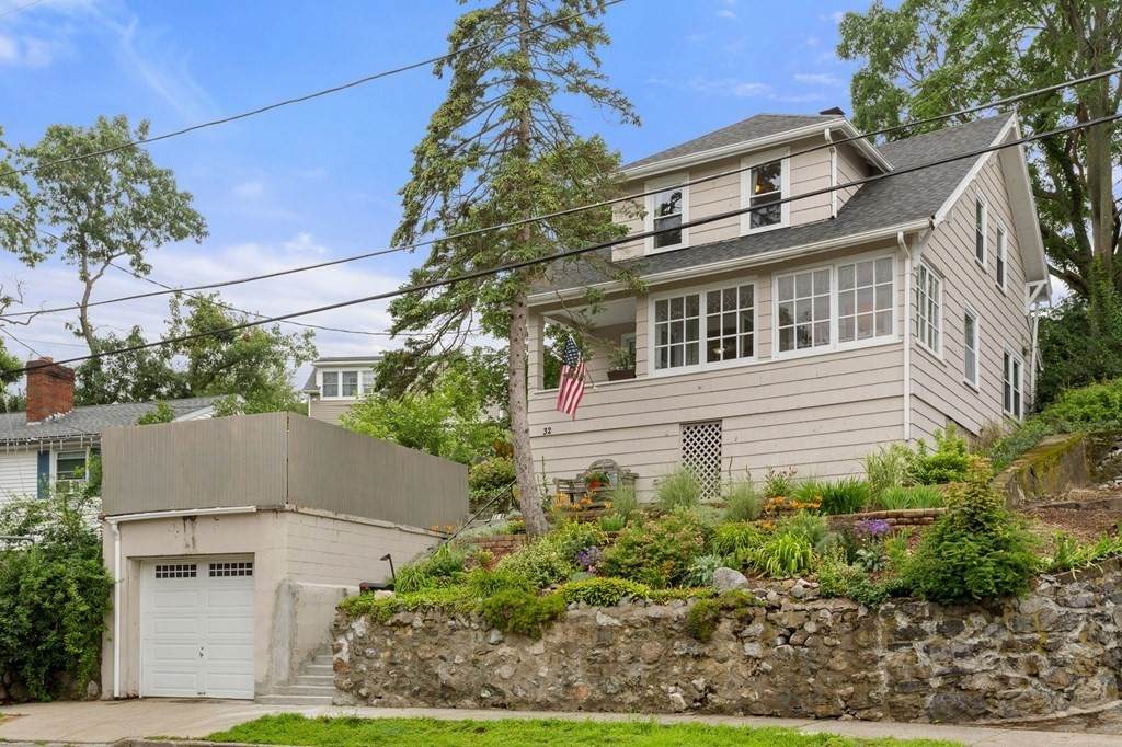 32 Everett St - Photo 1