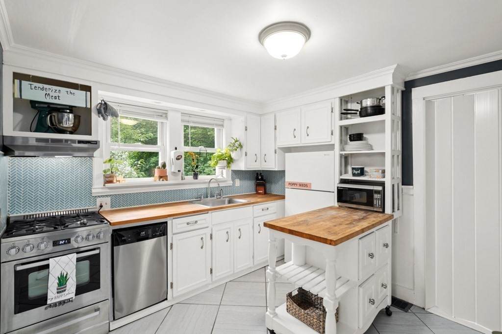 327 Lafayette St - Photo 1