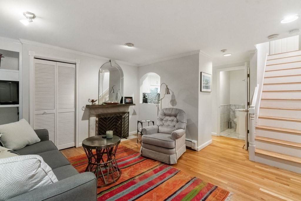 34 Lawrence Street - Photo 1