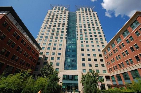 1 Nassau St - Photo 1