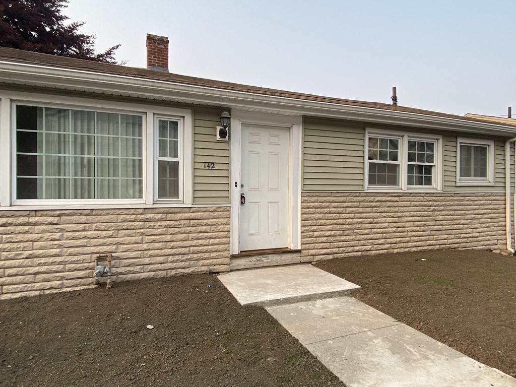 142 Lincoln St - Photo 1