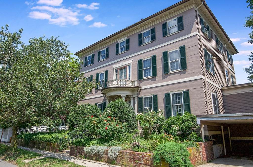 4 Willard Street - Photo 1