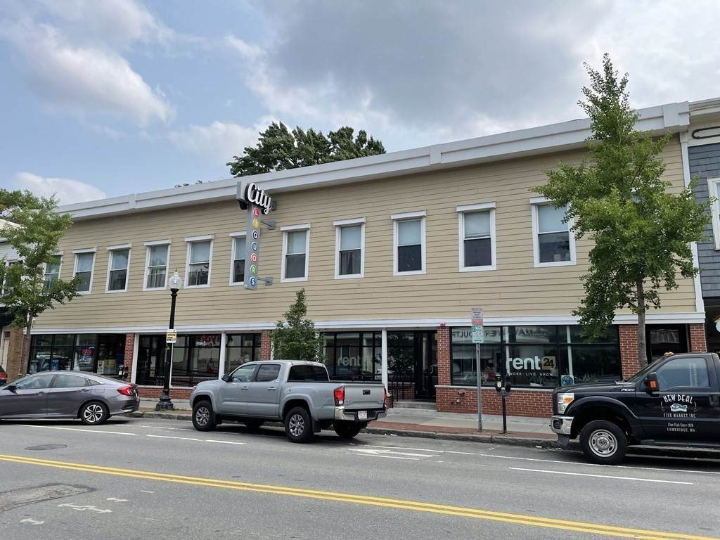 620 Cambridge St - Photo 1