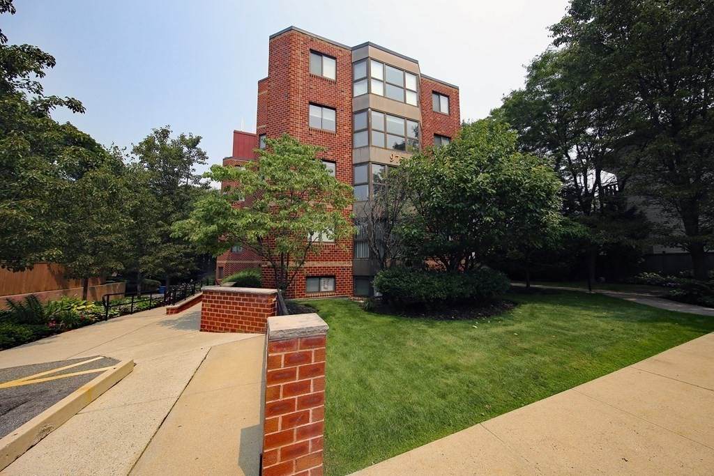 975 Massachusetts Ave - Photo 1