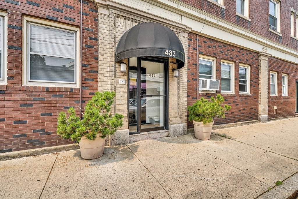 483 Shirley St - Photo 1