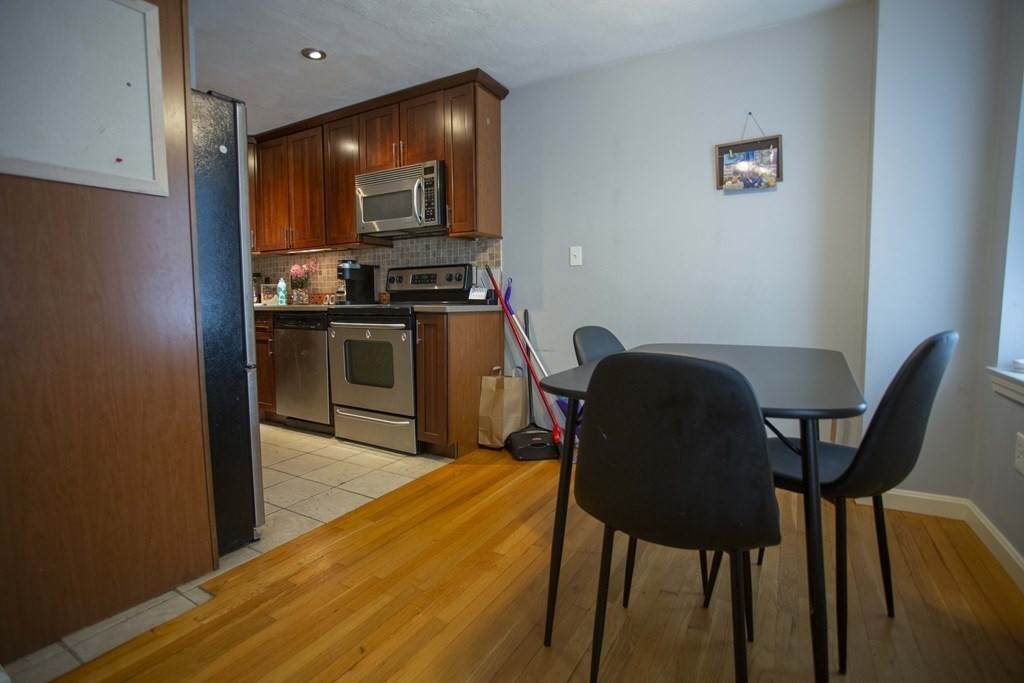 37 Essex St - Photo 1