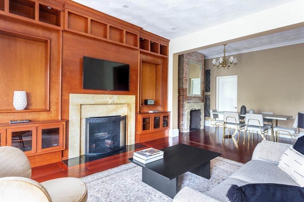 382 Commonwealth Ave - Photo 1