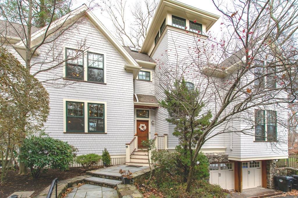 823 Newton St - Photo 1
