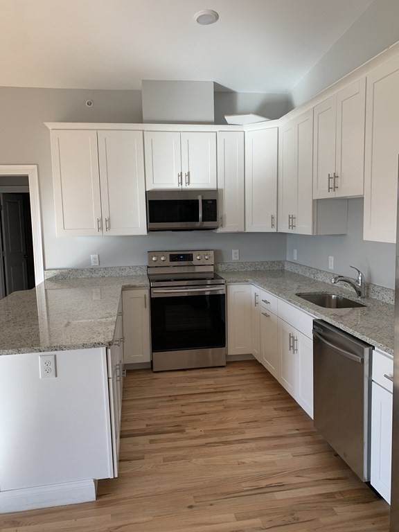 20 Locust - Photo 1
