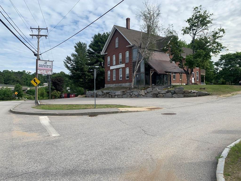 2 Bartlett - Photo 1