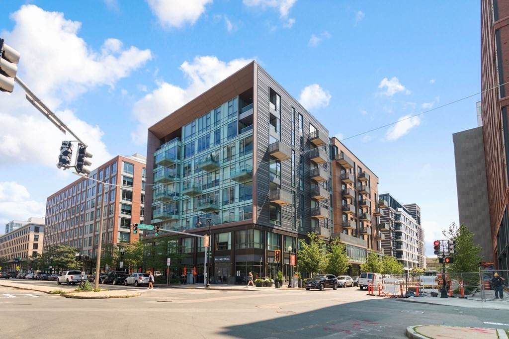 32 Traveler St - Photo 1