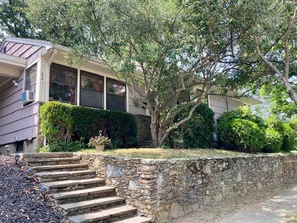 221 Rochambeau - Photo 1