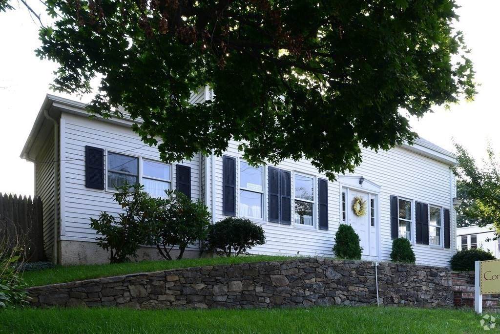 626 Fall River Ave - Photo 1