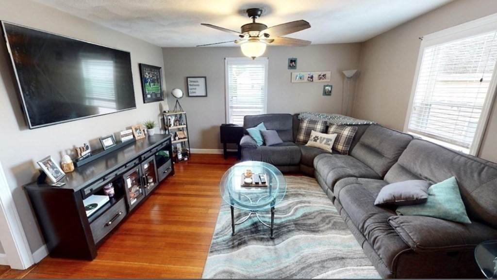 211 Burrill St - Photo 1