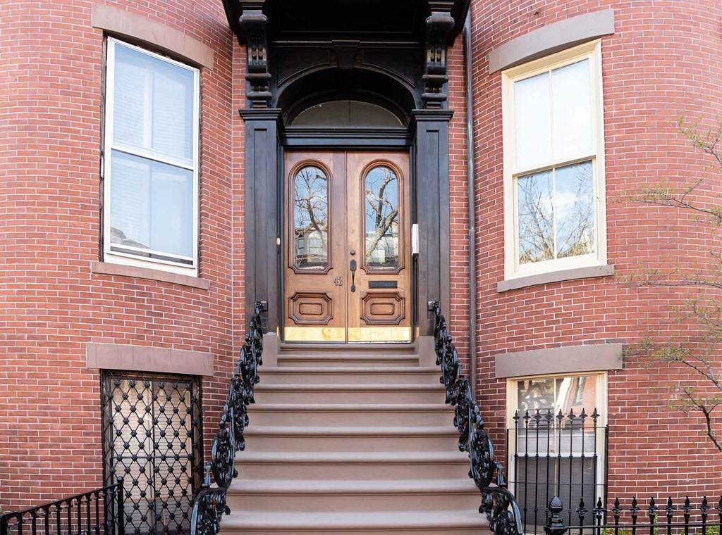 42 Rutland Sq - Photo 1