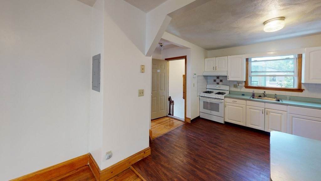 91 Callender St - Photo 1