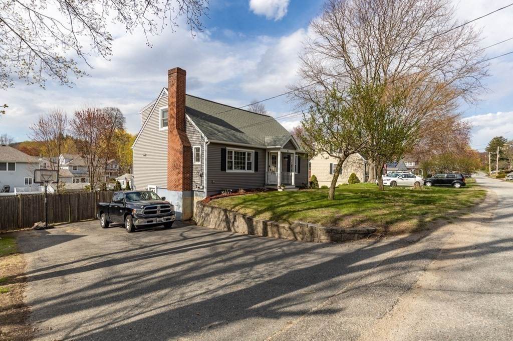 1057 Boston Road - Photo 1