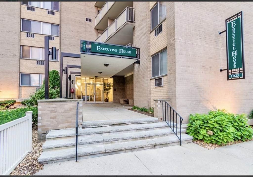 1025 Hancock St - Photo 1