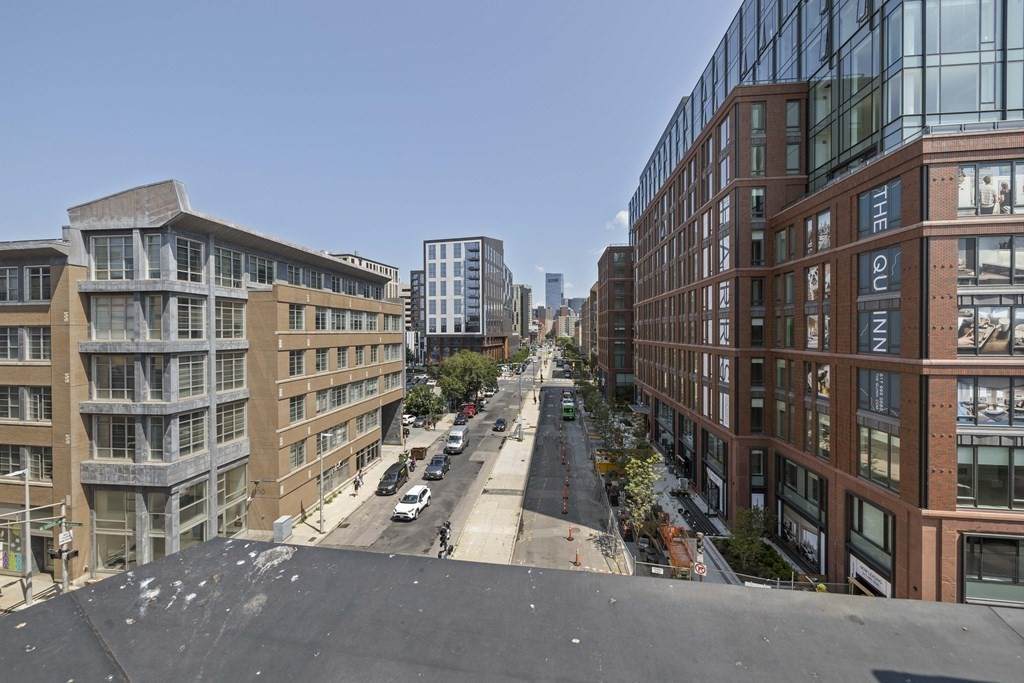 410-412 Harrison Ave - Photo 1