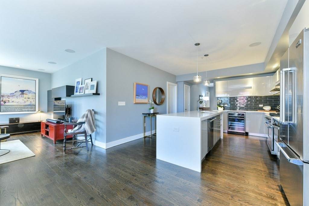 403 W 1St St - Photo 1