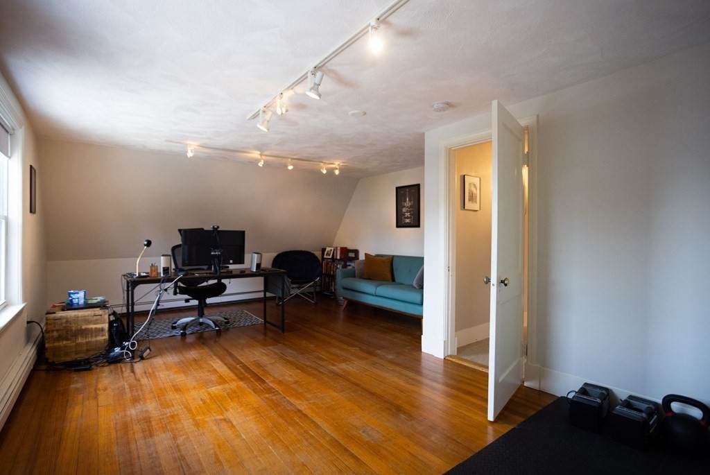 102 Winsor Ave - Photo 1