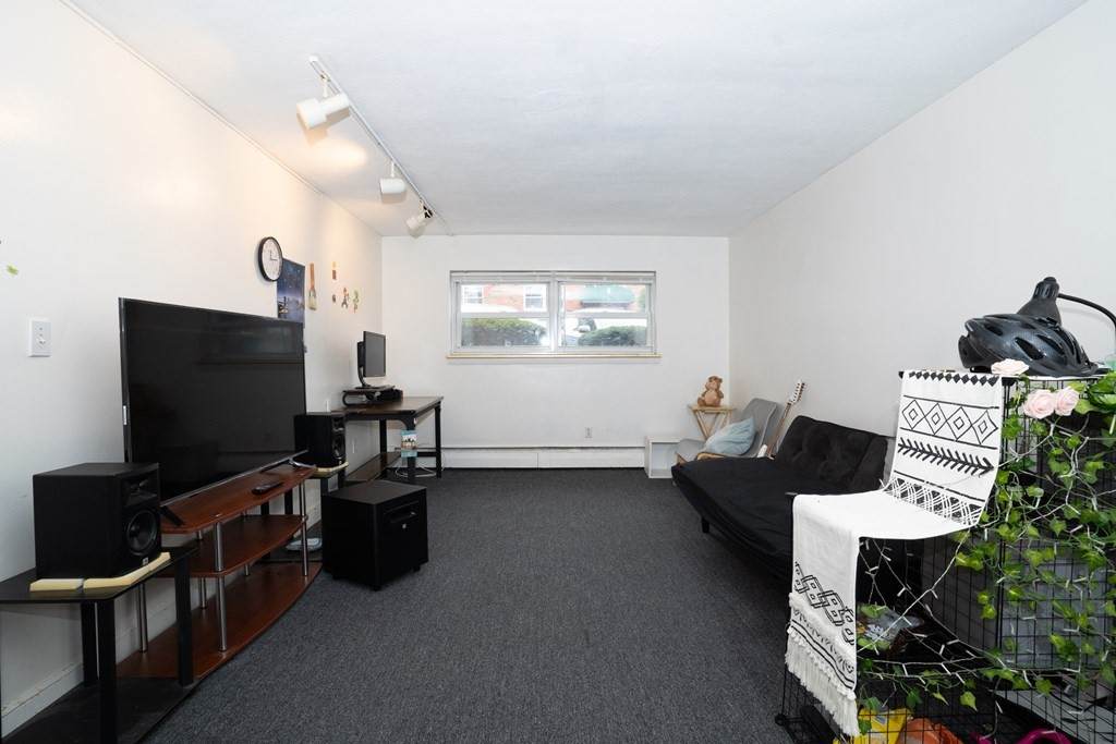 7 Commonwealth Ct - Photo 1