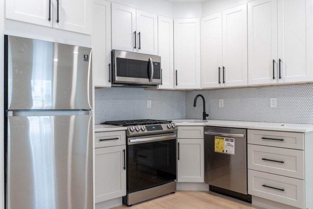 280 Chelsea Street - Photo 1