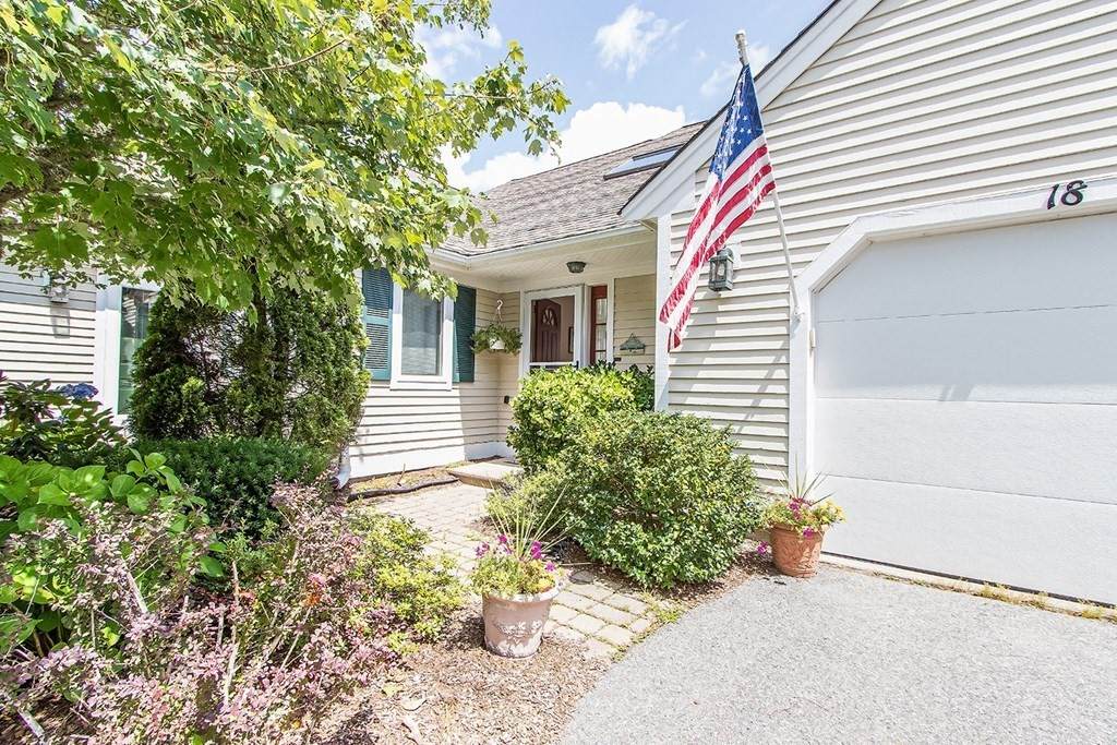 18 Rolling Green Lane - Photo 1