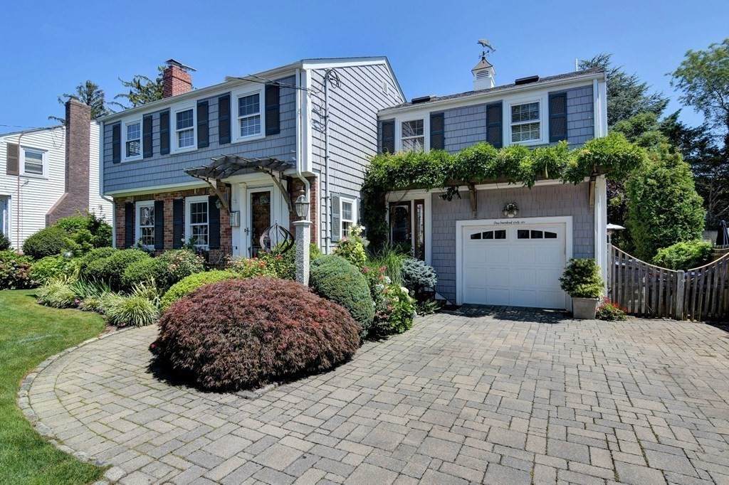 166 Essex St - Photo 1