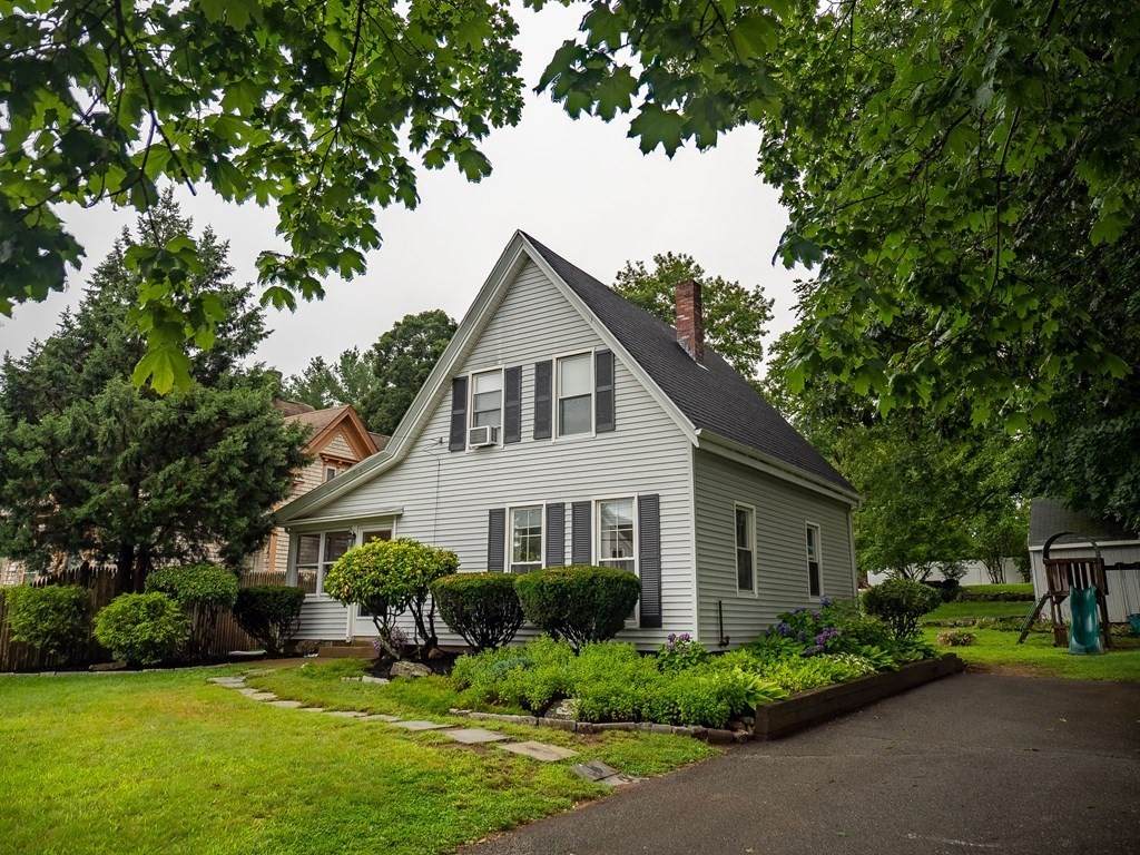 53 Center St - Photo 1