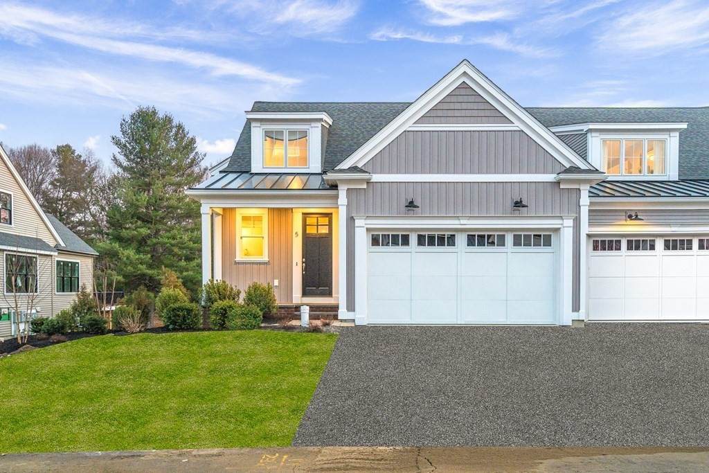 28 Hawk Lane - Photo 1