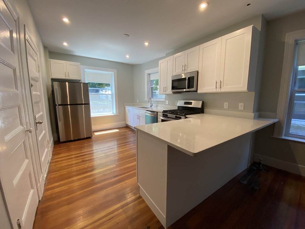 112 Winthrop Rd - Photo 1